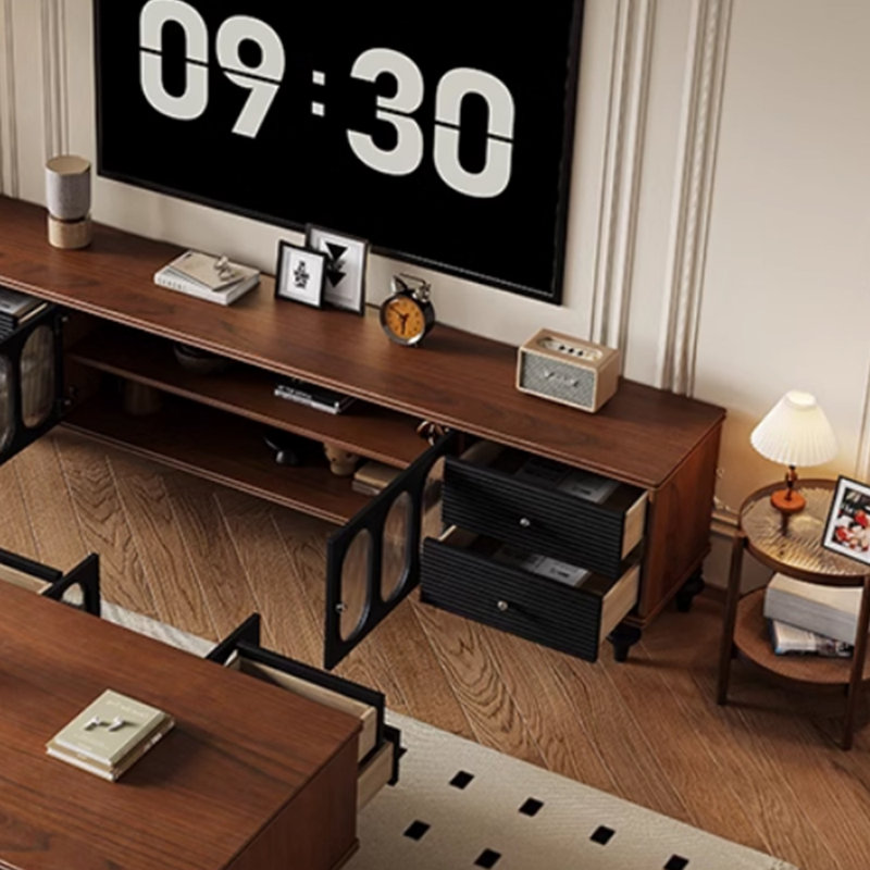 Combinaison meuble télé et table basse de style rétro