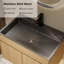 Meuble-lavabo mural 28 po avec lavabo en acier inoxydable et rangement à fermeture en douceur