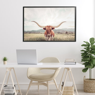«Longhorn Portrait Open Meadow», estampe numérique giclée par Sissi et Seb