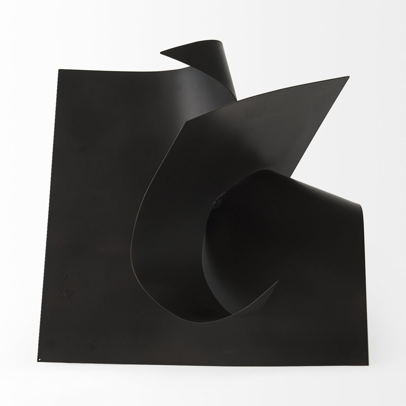 Bishock sculptural en métal, H 18,11 po x l 18,11 po x P 18,11 po, Noir