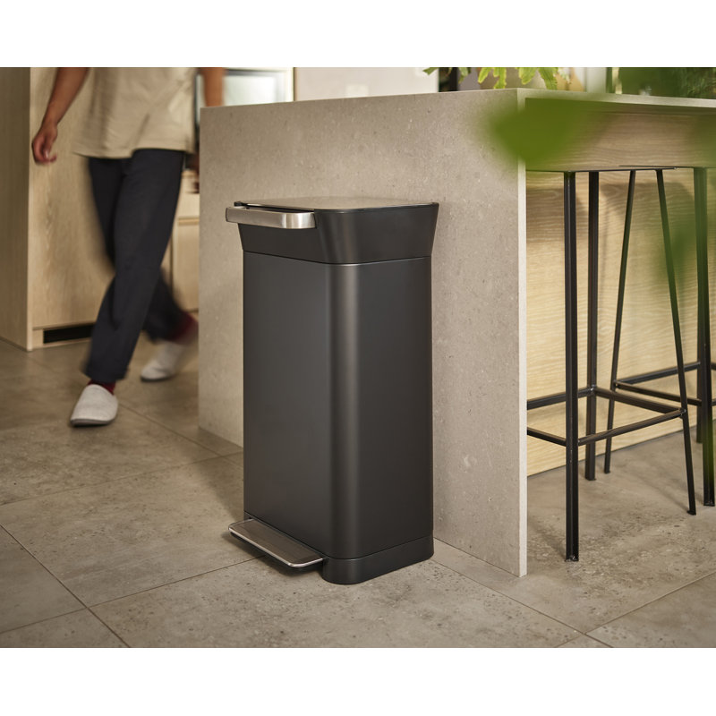 Joseph Joseph Titan Trash Compactor with Integrated Odour Control, Black, 23 Gallon