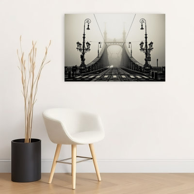«Misty City Bridge», impression abstraite de l'architecture murale de la ville rétro