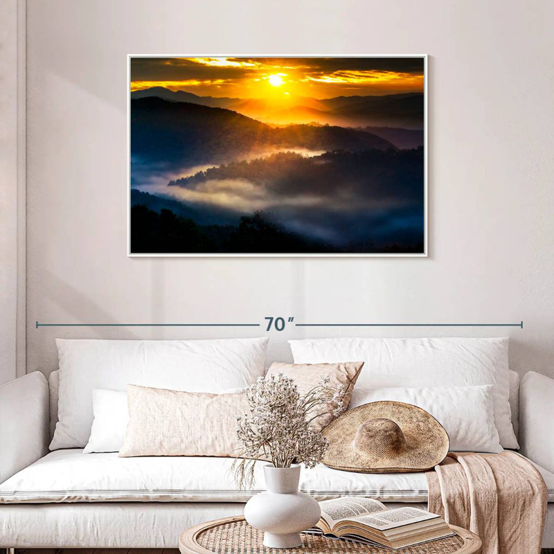 Lever de soleil sur les montagnes enfumées, Cadre flottant blanc, 40 po x 27 po