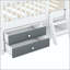 Lit simple en bois avec lanterneaux et rangement-104723980