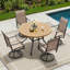 Table de jardin ronde avec revêtement imitation bois et trou pour parasol