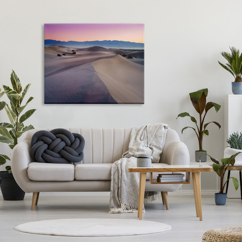«Desert Dunes Pink Sunrise» par Sally Swatland - photographie, H 36 po x l 48 po x P 1,5 po, Toile tendue