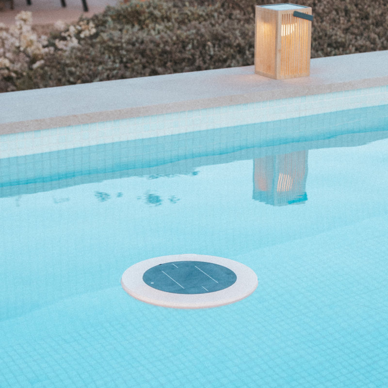 12" White Low Voltage Solar and Battery Powered Integrated LED Pool Light
