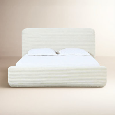 Melbourne Upholstered Platform Bed In Frosty