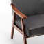 Fauteuil d'appoint en velours gris avec structure en bois, pour une ambiance accueillante. Construction robuste, s'intègre parfaitement dans une entrée.