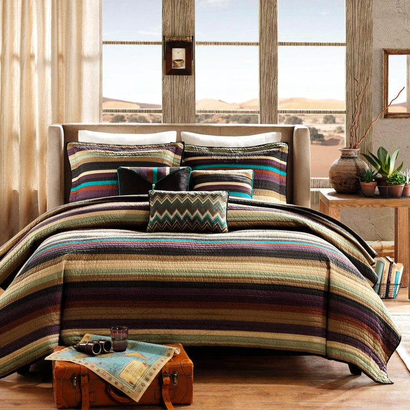 Courtepointe réversible très grand / très grand avec coussins décoratifs. Microfibre pour un entretien facile. Motif rayé enchanteur dans des tons de mauve, bleu sarcelle et terre. 2 taies décoratives et 3 tissus de literie lavables à la machine.