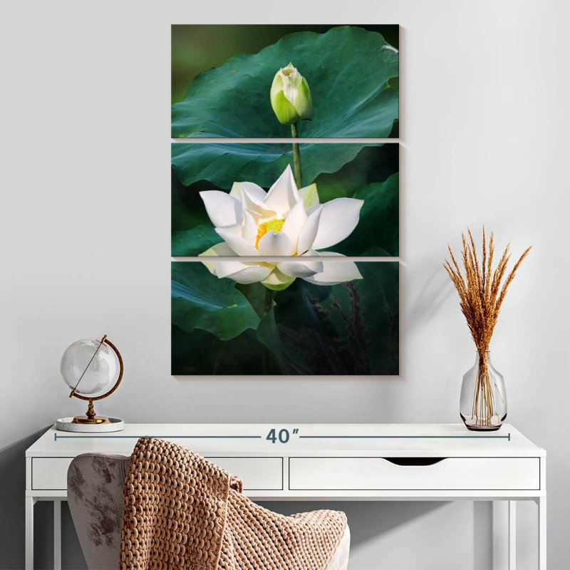 Harnek en fleurs de lotus blancs, H 32 po x l 20 po