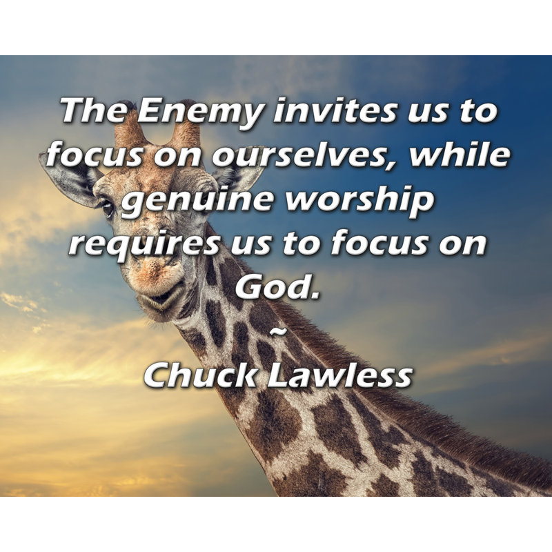 Toile tendue d'ArtsyQuotes par Chuck Lawless: «L'ennemi nous invite à nous concentrer sur nous-mêmes, alors que le véritable adoration nous oblige à nous concentrer sur Dieu».