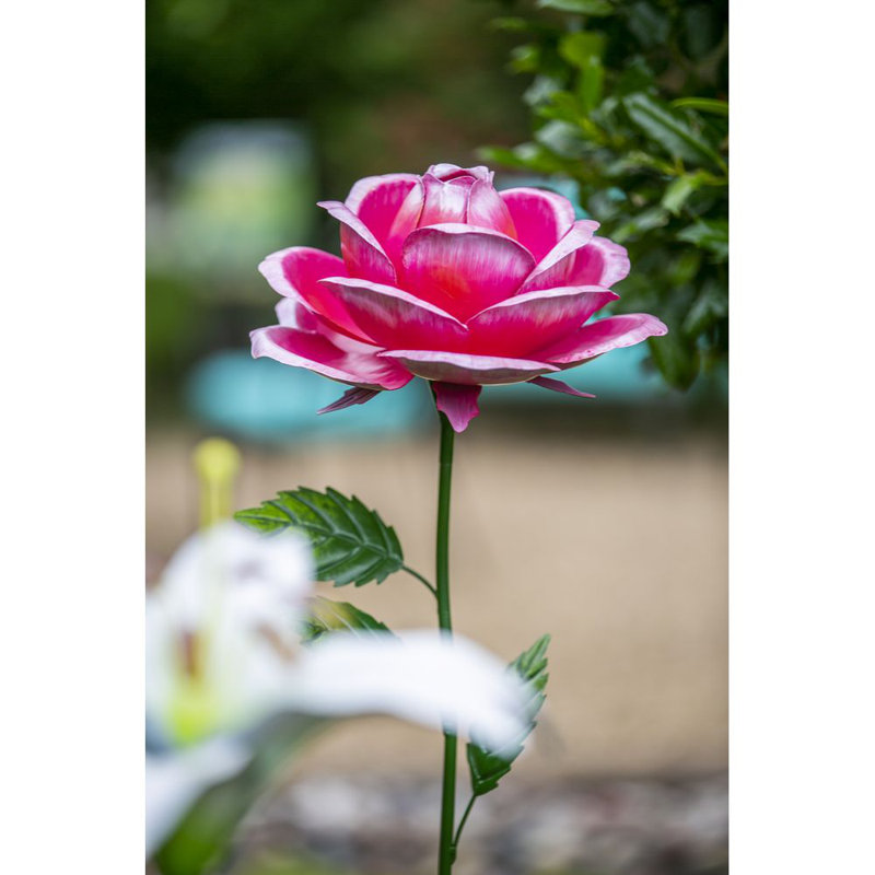 Grand oiseau rose rose en métal