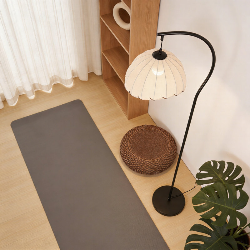 Lampe sur pied 61 po avec abat-jour rotatif, ampoule chaude et interrupteur au pied 61 po