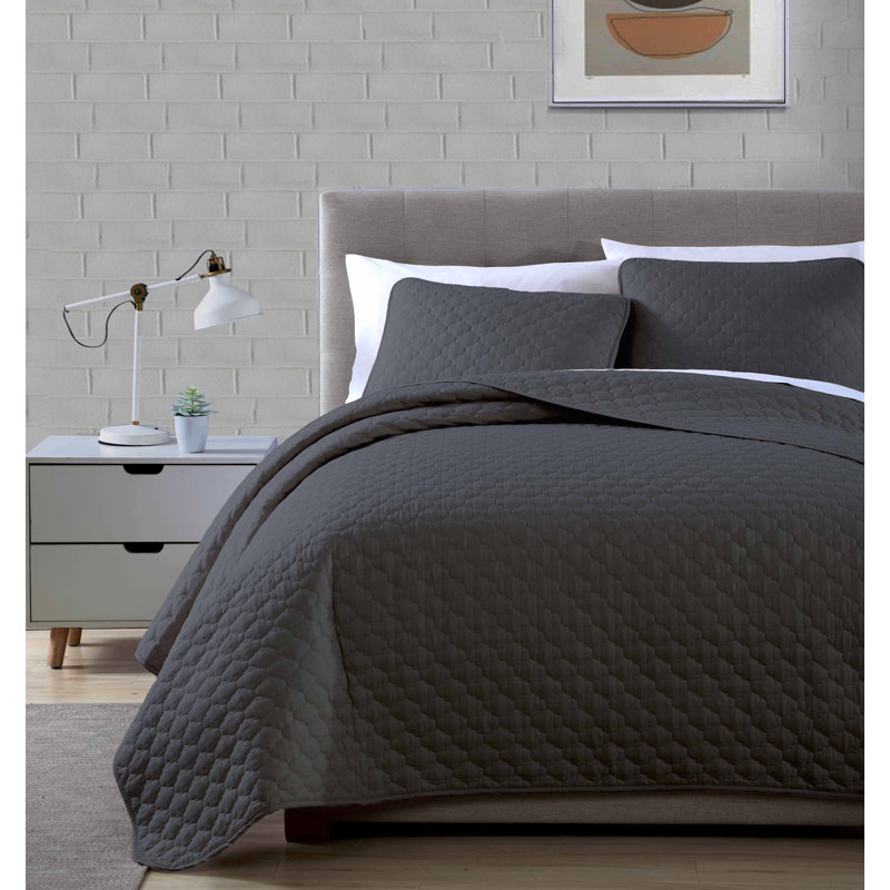 Thea 3-Piece Geometric Quatrefoil Oversized Quilt Set, Queen Quilt + 2 Standard Shams, Gray