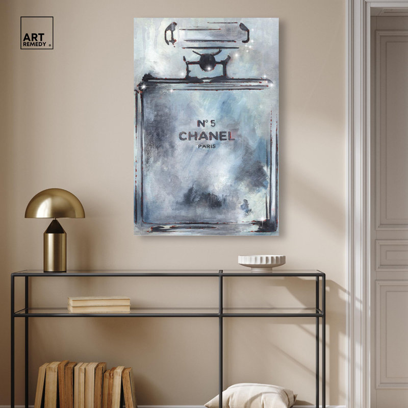 «Doll Memories - Gray Perfume Canvas» par Art Remedy, H 15 po x l 10 po, Toile tendue, Peinture sans cadre