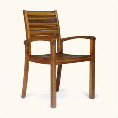 Chaises de salle à manger d'extérieur en teck d'inspiration côtière, empilables et peu encombrantes pour le patio