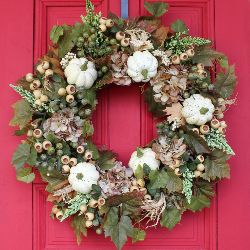Couronne d’automne à la porte en soie hortensia, gooseberrys, citrouilles et chutes de chute, H 30 po x l 30 po x p 6 po
