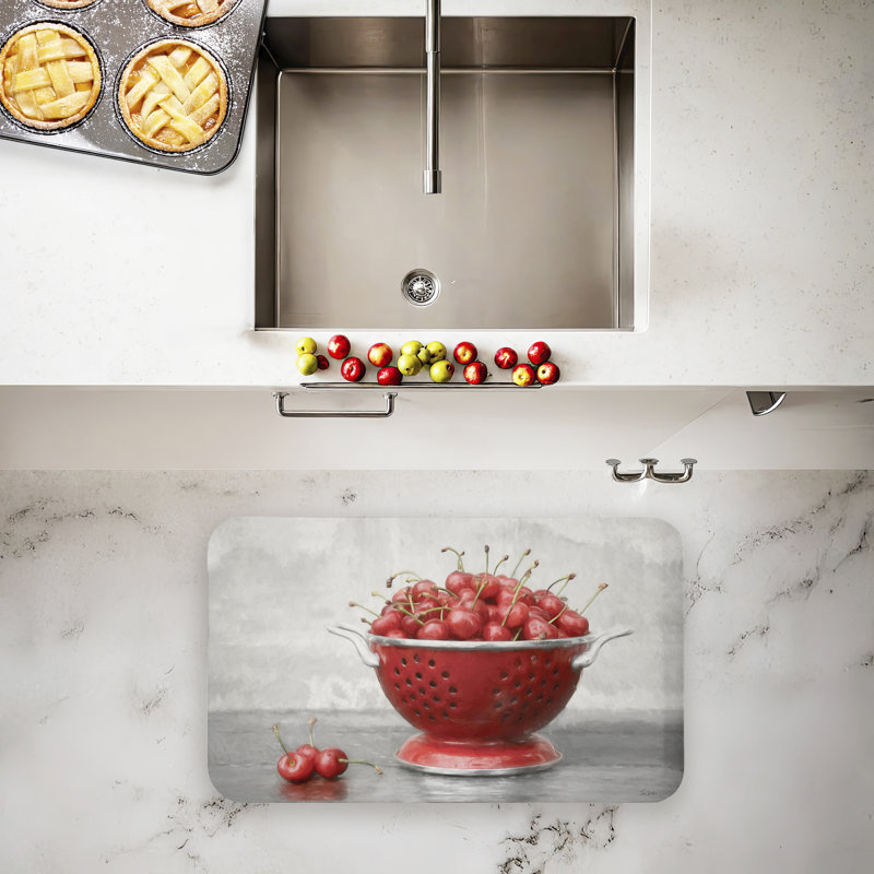 Tapis de sol anti-fatigue Colander of Fresh Cherries, design par Lori Deiter, 30 po x 18 po, Passoire de cerises fraîches
