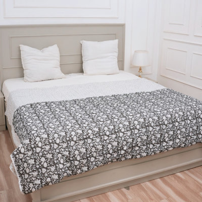 Fabdivine Bohemian Block Print Quilt 110x103 – Ethnic Home Décor – Manikarnika Tarangni