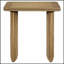Table d'appoint carrée avec finition brun clair patinée, parfaite pour ajouter chaleur et élégance à n'importe quelle pièce