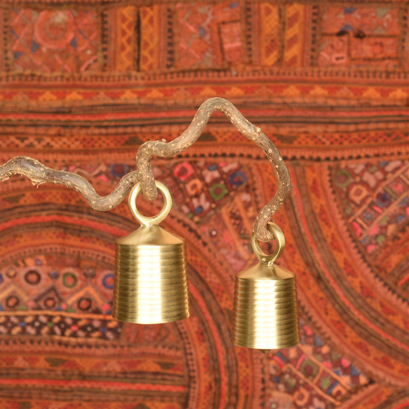 Petite cloche suspendue en laiton