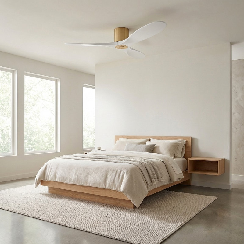 Ventilateur de plafond Maverick Smart Hugger, Burnished Brass, 52 po de largeur, Matte White