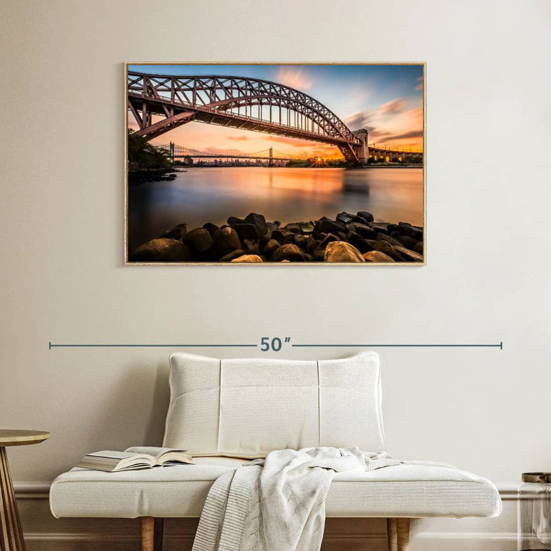 Pont Triboro au coucher du soleil, Cadre flottant en bois naturel, 40 po x 27 po