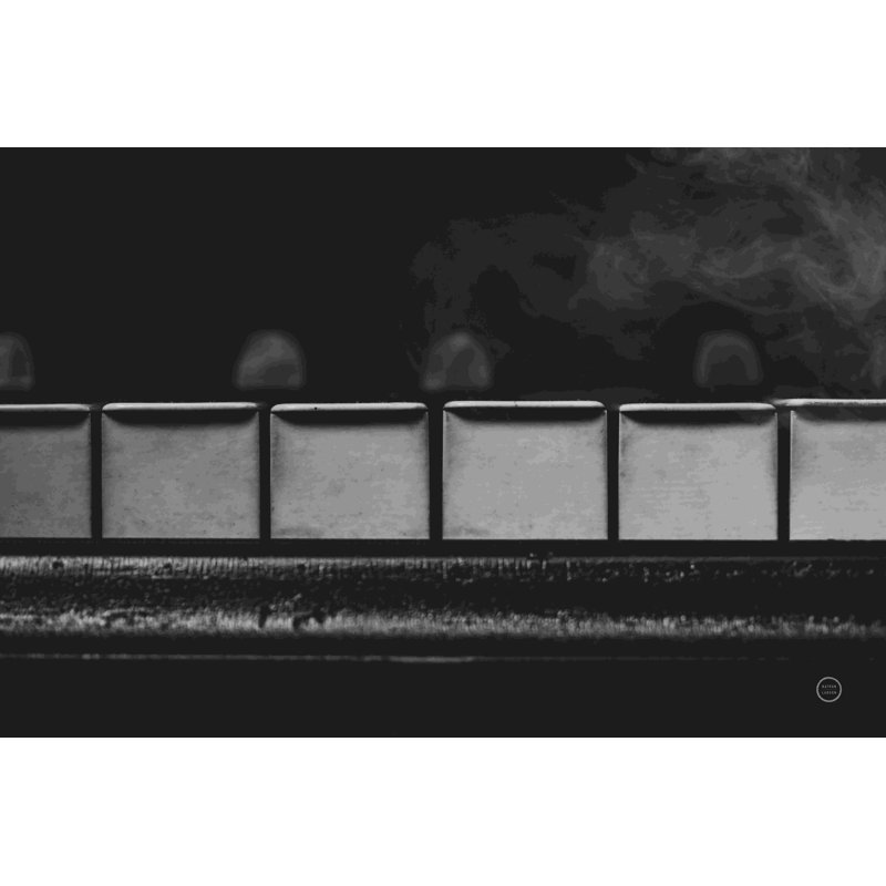 «Piano Lounge II» par Nathan Larson, photographie, H 8 po x l 12 po, Toile tendue