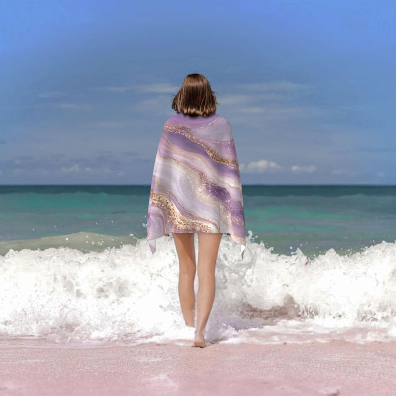 Serviette de plage en microfibre de luxe à texture marbrée et mauve vibrante dorée pour homme, serviette moelleuse surdimensionnée pour les voyages à la plage et les loisirs d'été 30 x 63 po