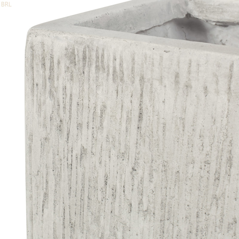 Grande jardinière carrée en forme d'urne avec surface texturée pour un décor extérieur élégant, H 20 po x l 8 po x P 8 po