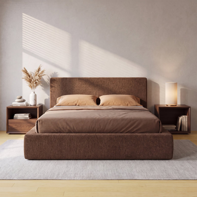 Grand cadre de lit plateforme tapissier avec tête de lit, brun | Conception en mousse compressée, revêtement en chenille douce, lattes en métal renforcé, aucun sommier tapissier requis, silencieux, assemblage facile