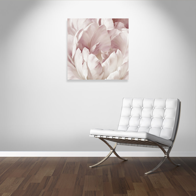 Intime rosé III - photographie, Toile tendue, H 36 po x l 36 po x P 1,375 po