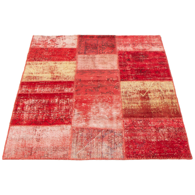 Tapis rouge à motif de patchwork de couleur Alanah 4 pi 7 po x 6 pi 3 po