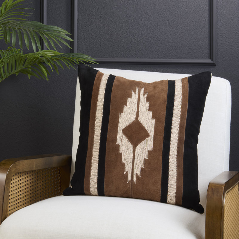 Coussin décoratif en duvet de cuir Western - Coussin rustique Ranch avec applique en cuir géométrique Southwestern et décoration de style chalet pour le salon et la chambre à coucher
