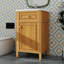 Meuble-lavabo de 20 po en bois avec lavabo, supporté par des pieds en bois massif, comprenant un tiroir inclinable et une tablette réglable