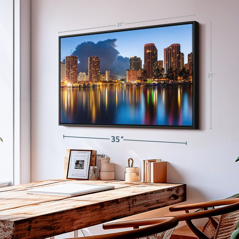 Impression sur toile Honolulu Nightscape, H 25 po x l 37 po