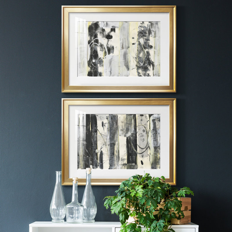 «Stand Tall I» - ensemble de 2 reproductions de cadres photo, H 36,5 po x l 53 po x P 1 po, Cadre doré