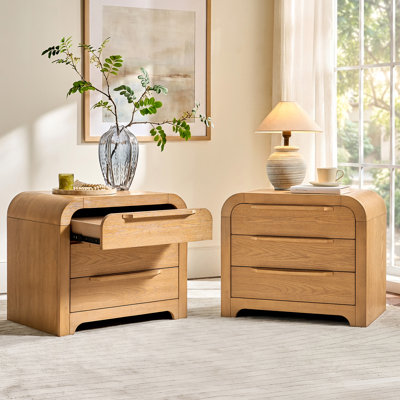 Table de chevet moderne Gillon de 71 cm (28 po) de largeur, entièrement assemblée, en bois massif, avec station de recharge et tiroir doublé de feutre.