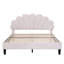 Lit plateforme tapissier luxueux en velours avec tête de lit élégante à motif floral, parfait pour les chambres contemporaines