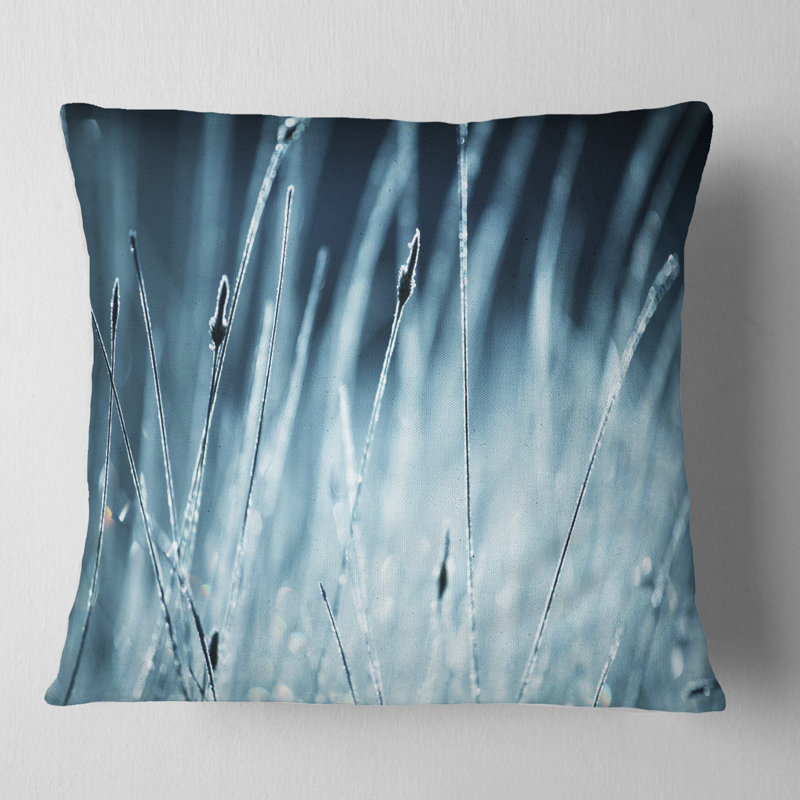 Coussin décoratif imprimé floral noir et blanc Wet Grass, 16 po x 1 po, Carré
