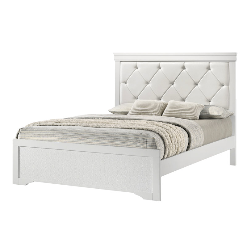 Lit double à panneau en bois pleine grandeur avec tête de lit tapissier et capitonnage à boutons blanc pour une chambre confortable