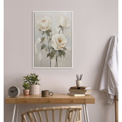 «Soft White Roses» par The Creative Bunch Studio, reproduction d'art sur toile encadrée
