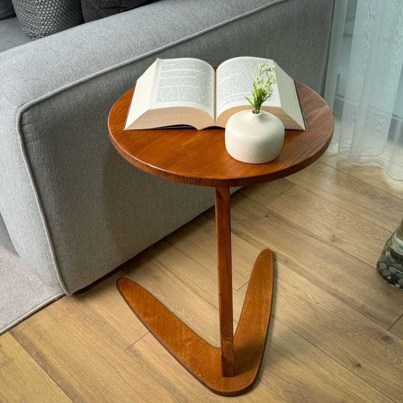 Table de bout en bois massif faite à la main en forme de C (grande, châtaignier)