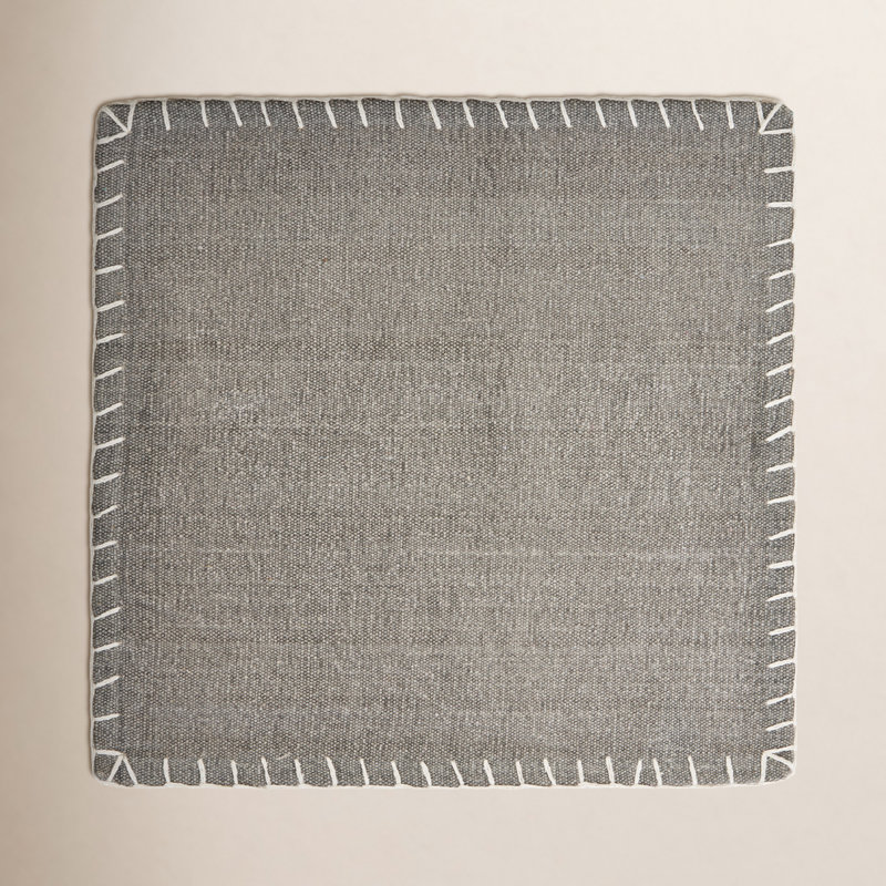 Napperon brodé 15 po, Gris