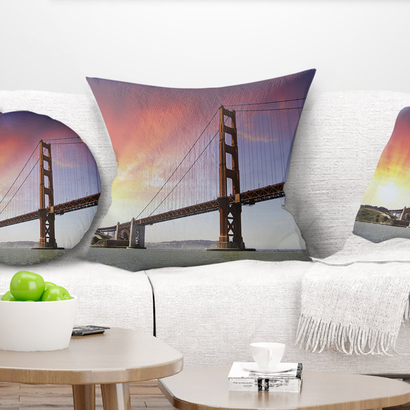 Coussin Gold Gate Bridge and Sky, 18 po x 18 po, Type de produit