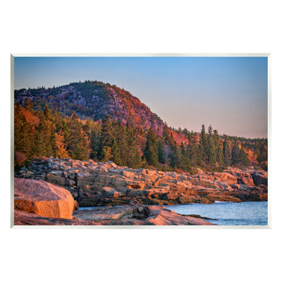 «Rocky Seaside Mountain Cliff Floater» par Rick Berk