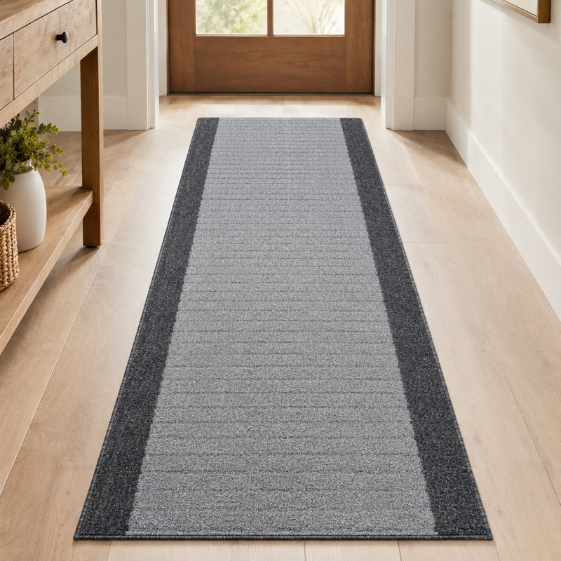 Tapis de couloir gris anthracite Essential Lane, Graphite, 19 pi