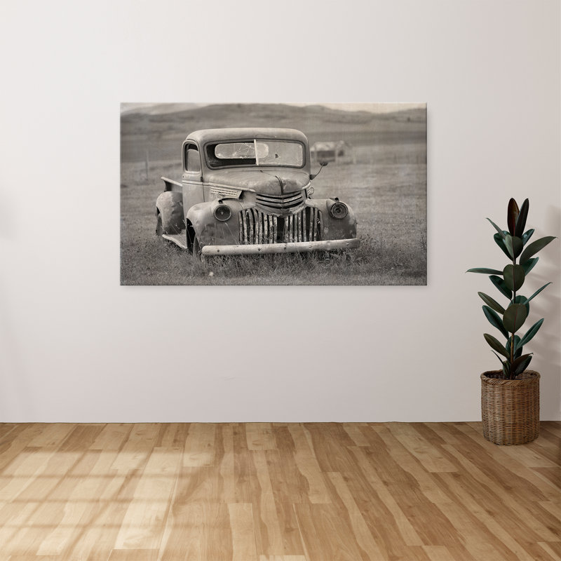 "Old Farm Truck" par Carol Robinson, reproduction sur toile, H 18 po x l 30 po x P 1 po