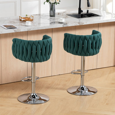 Ensemble de 2 tabourets de bar pivotants à 360° avec revêtement en tissu, hauteur réglable, dossier et repose-pieds tressés, parfaits pour îlot de cuisine, café ou pub.